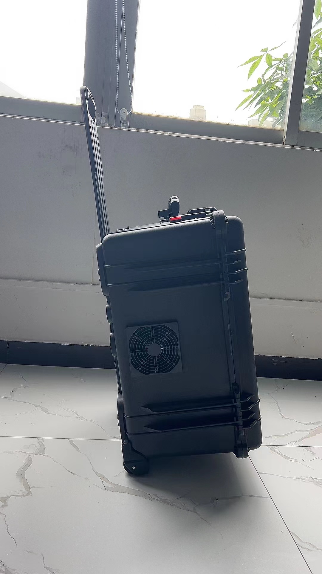 海珠手拉箱型移动通信干扰器